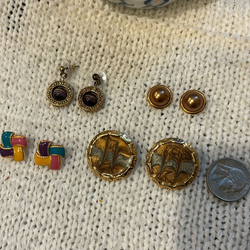 Earrings 4‎ pairs.Gold tone.Use.
